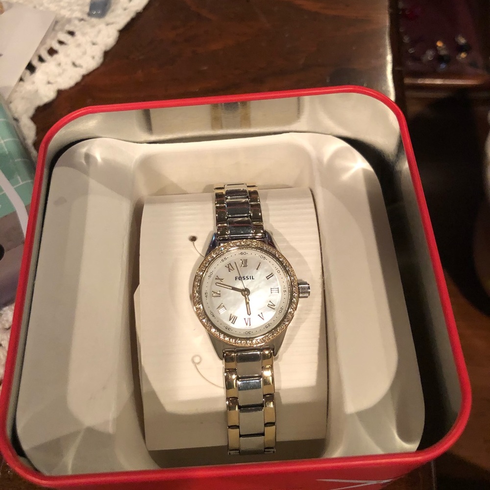 Ladies Fossil watch - Picture 2 of 5